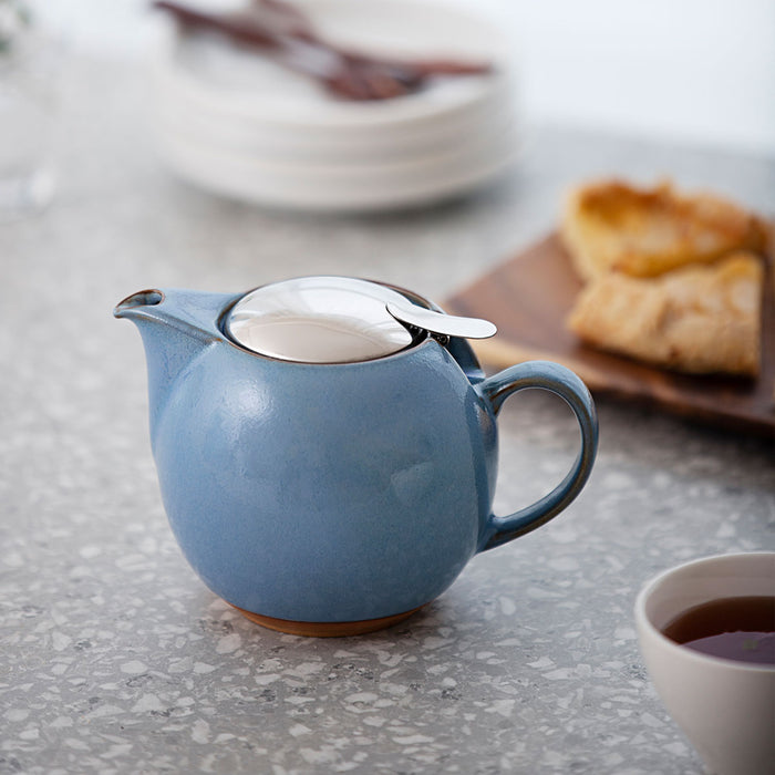 ZERO JAPAN - BEE HOUSE - ROUND TEAPOT for TWO  (24 oz) - Hydrangea Blue -