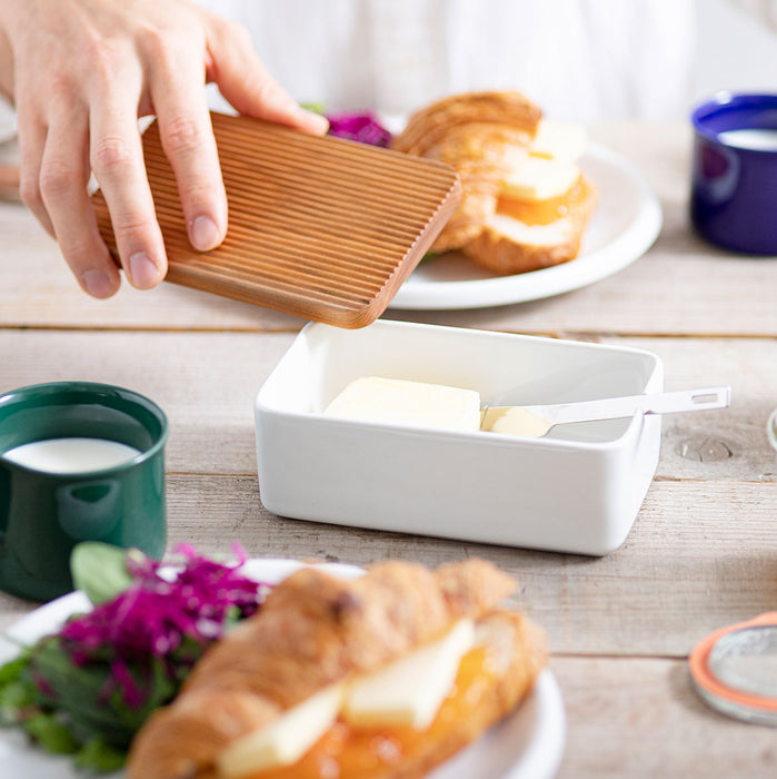 Butter Case with wooden Lid / w s.s butter knife - White